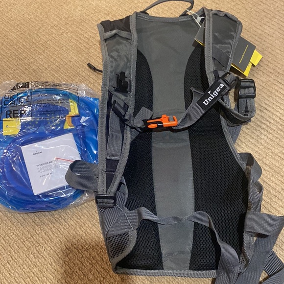 Unigear hydration backpack - Picture 3 of 3